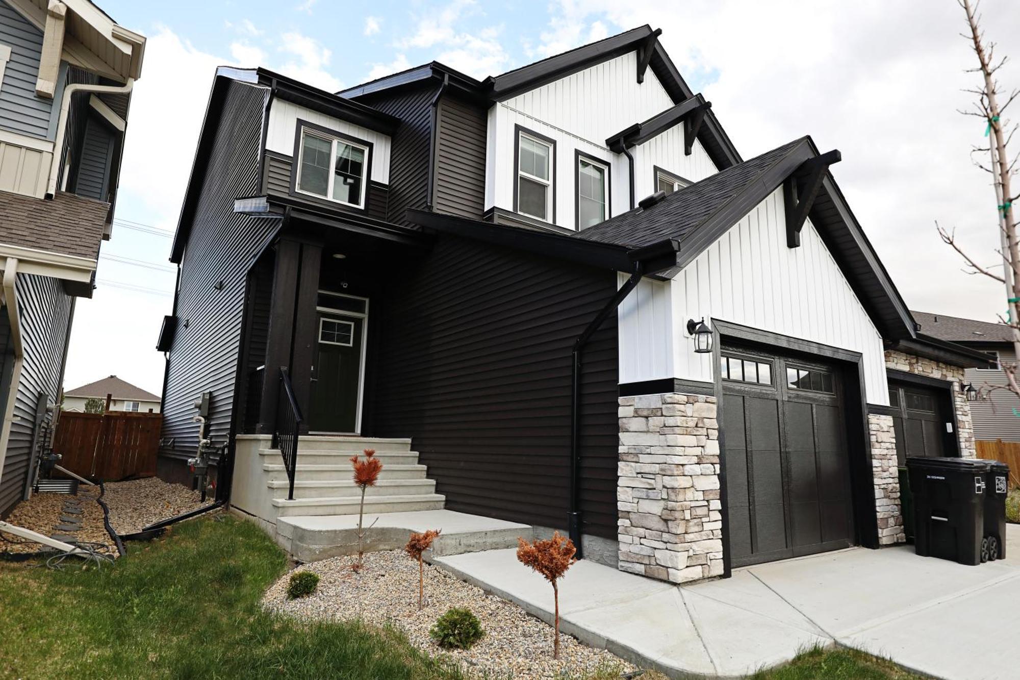 Stylish Home With 3 King Beds,Garage,Disney+ Edmonton Esterno foto