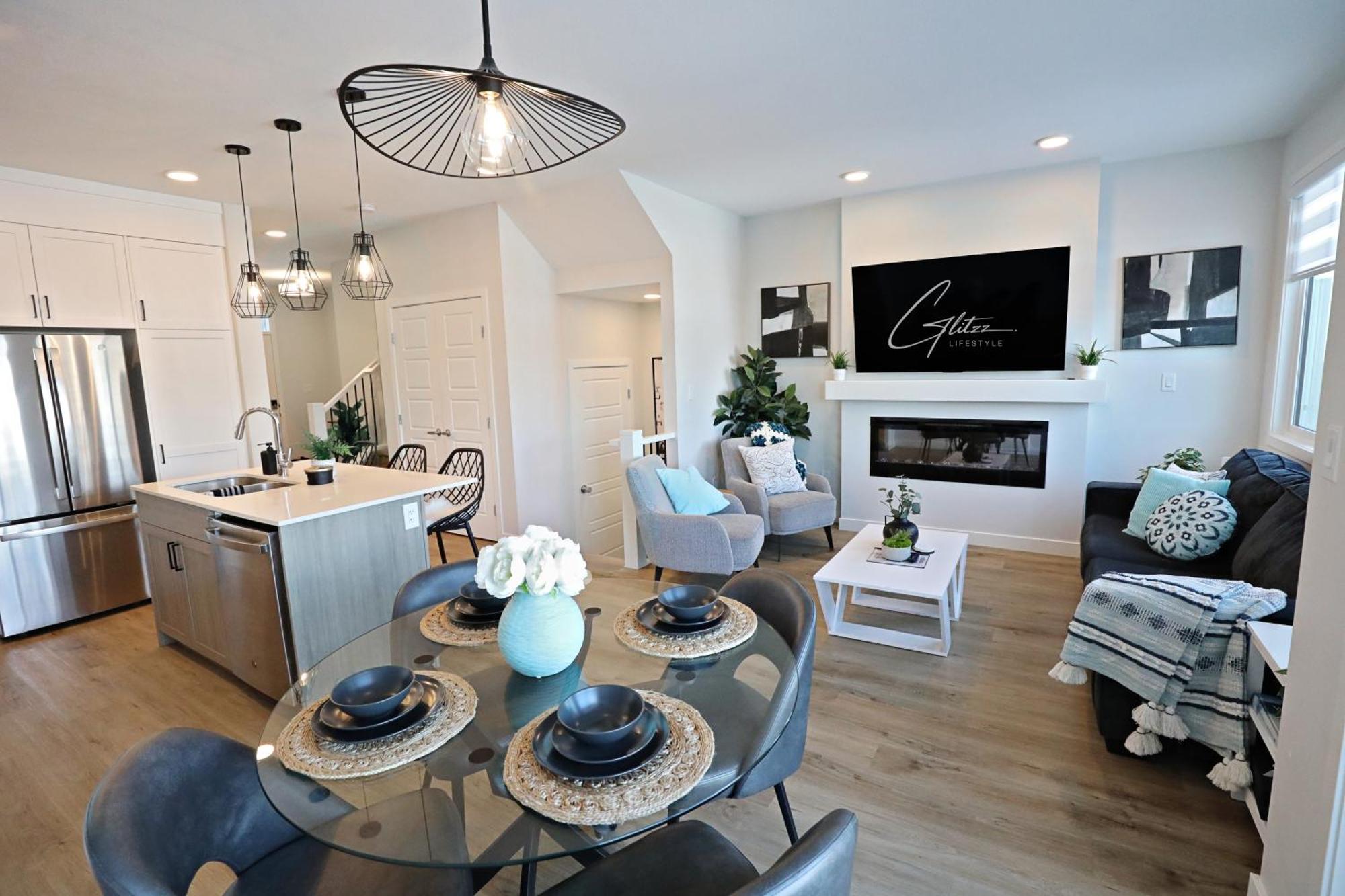 Stylish Home With 3 King Beds,Garage,Disney+ Edmonton Esterno foto